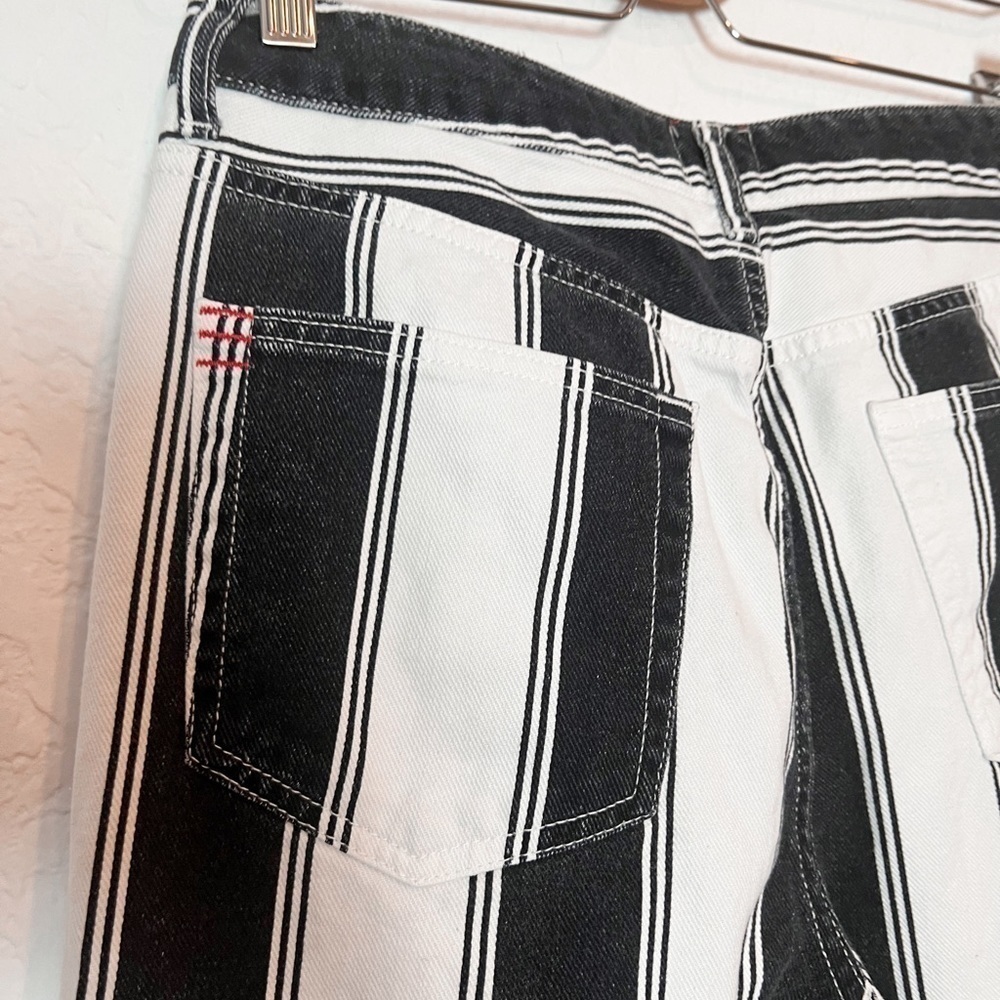 Urban Outfitters Mom High Waisted Tapered Leg Jeans - Picture 8 of 12